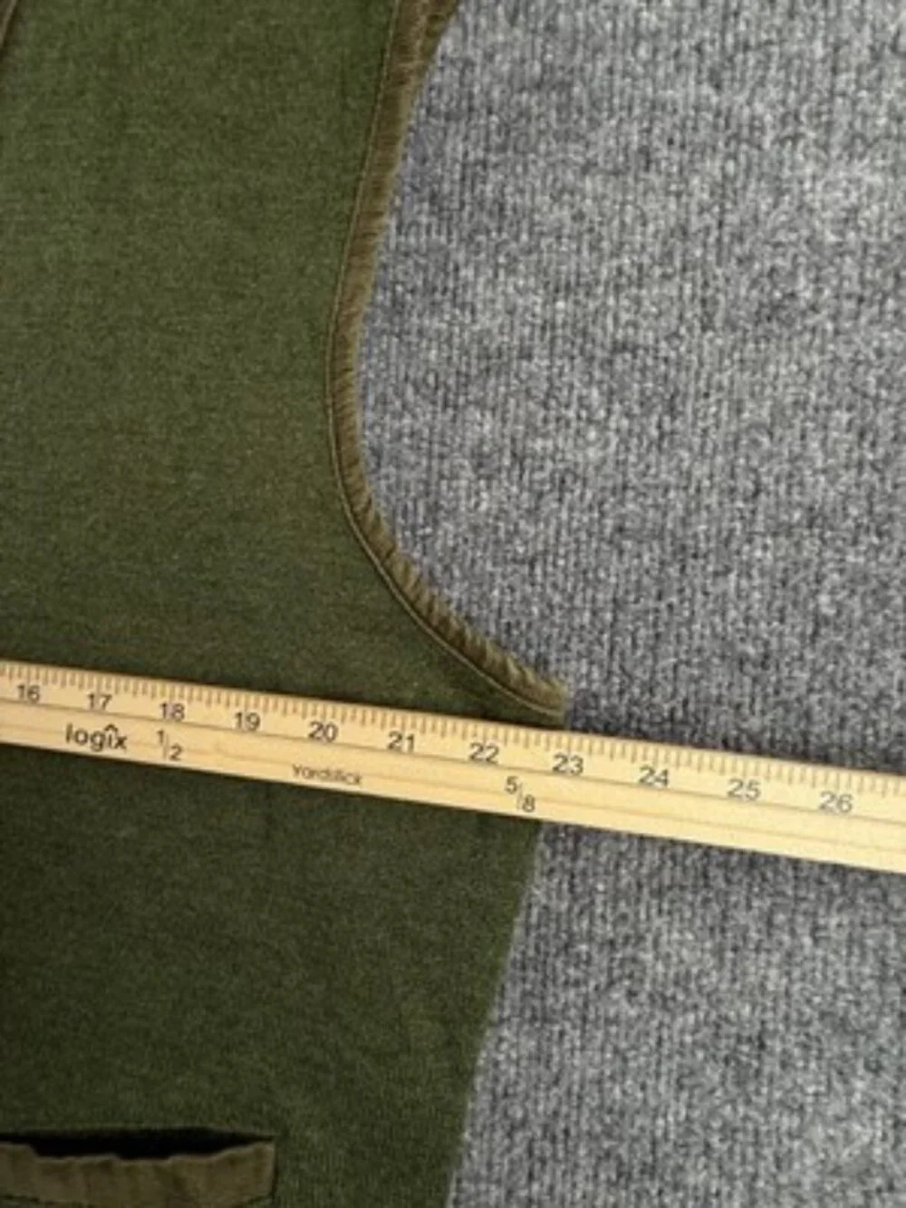 Burberry 5 Vest Green Mens V-Neck Sleeveless Solid Sweater Knit Adult Fashion
